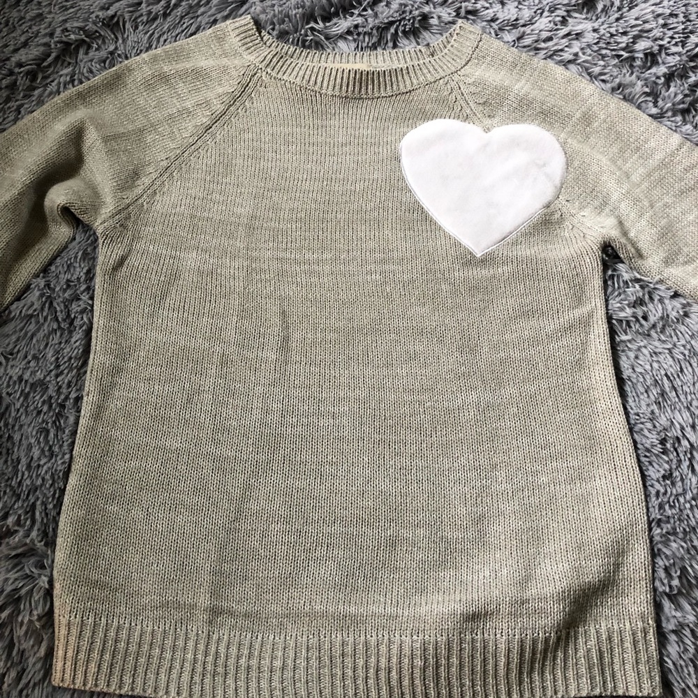 Super cute sweater!